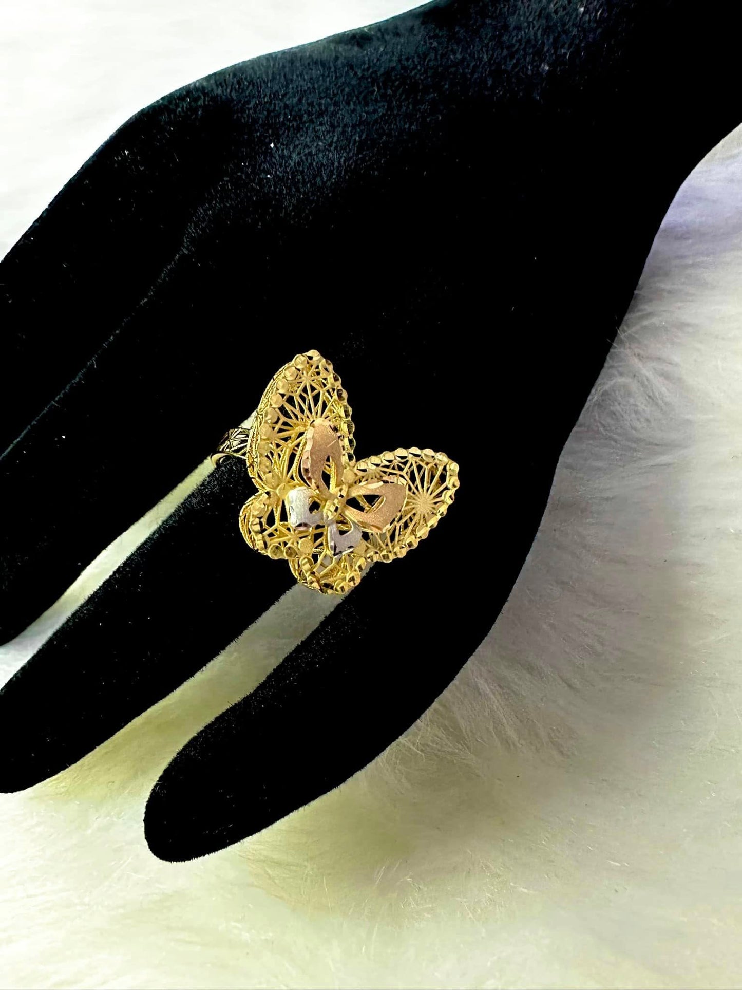 WG02854 R, 18k Saudi Gold Ring β 3.03 grams