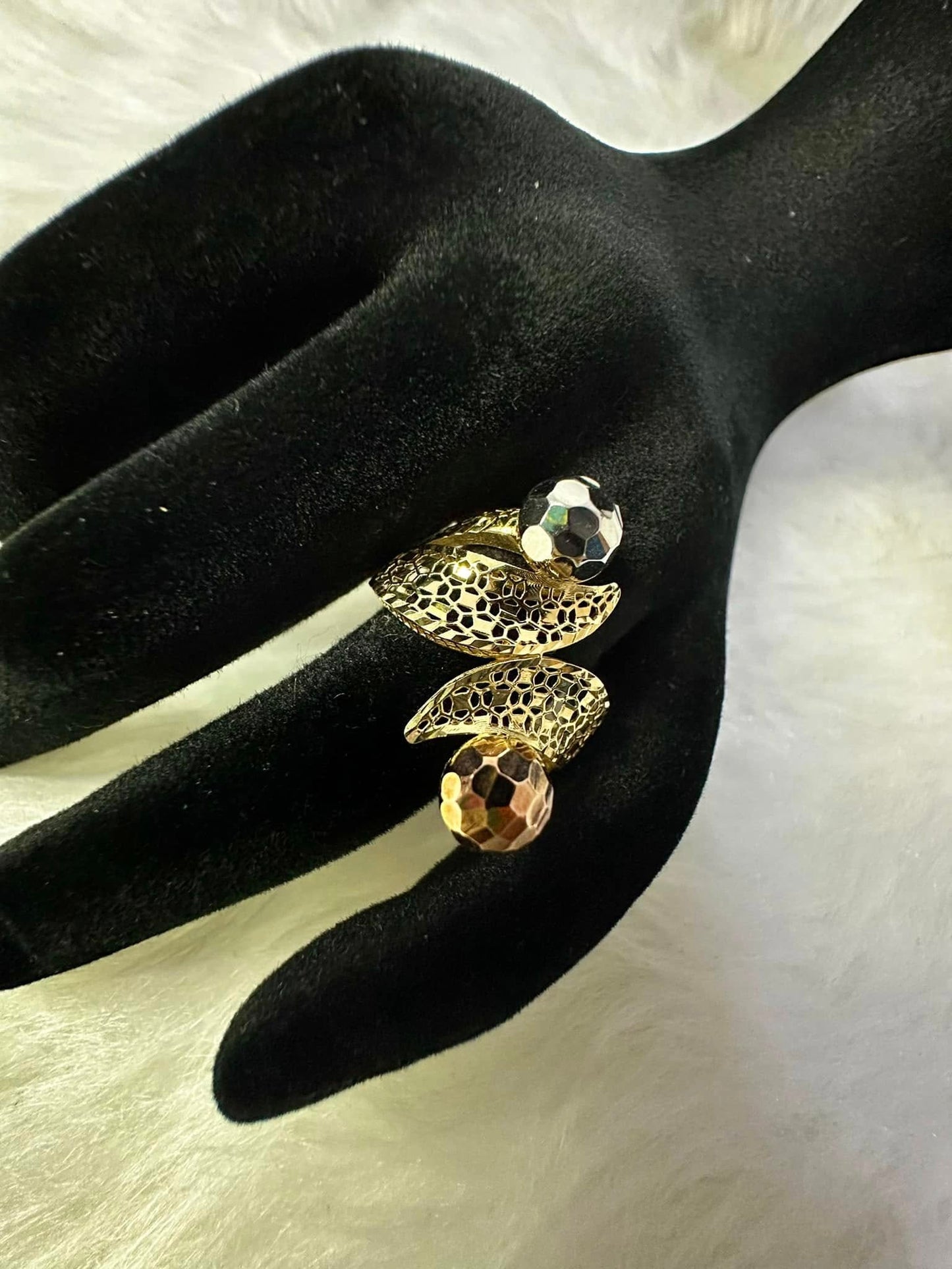 WG02856 R, 18k Saudi Gold Ring โ 2.73 grams