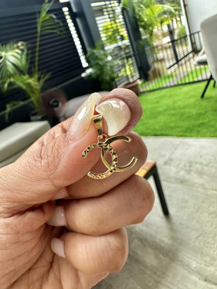 WG03031 P, 18k Saudi Gold Pendant – 0.9 grams