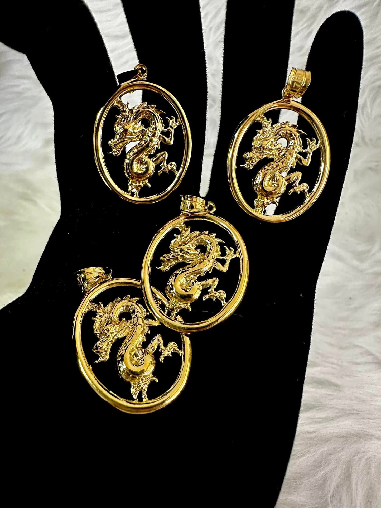WG02733 P4, 18k Saudi Gold Pendant β 1.28 grams