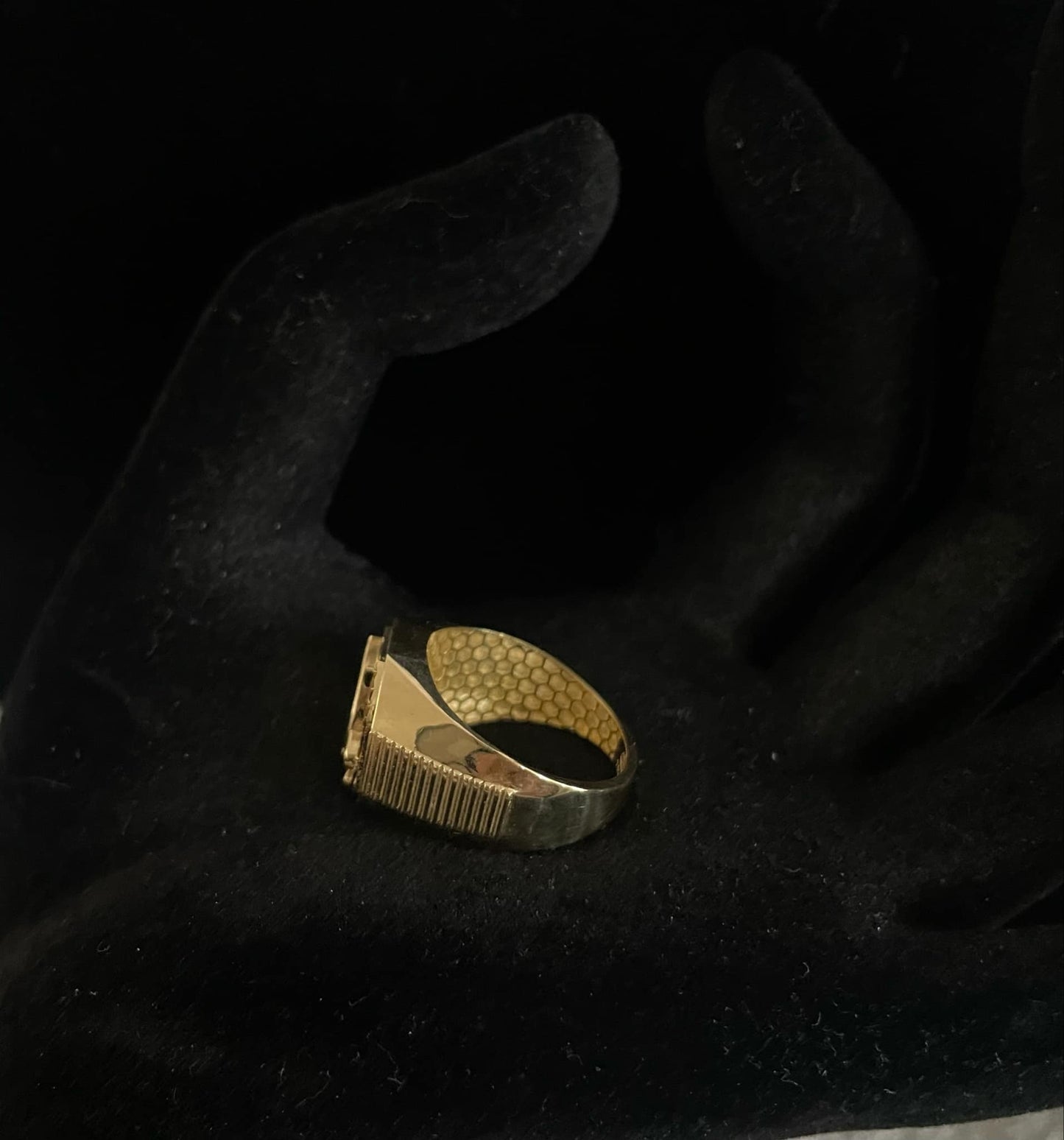 WG03467 R, 18k Saudi Gold Ring – 5.62 grams