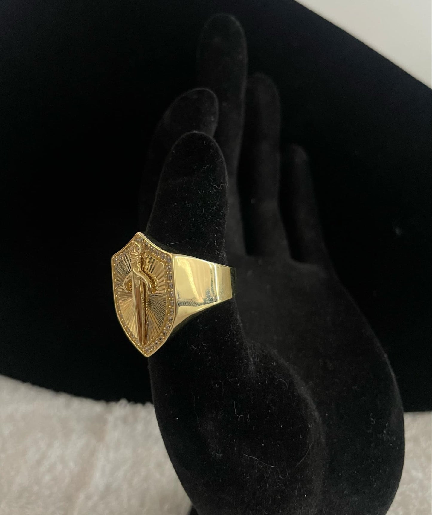 WG03530 R, 18k Saudi Gold Ring – 7.62 grams