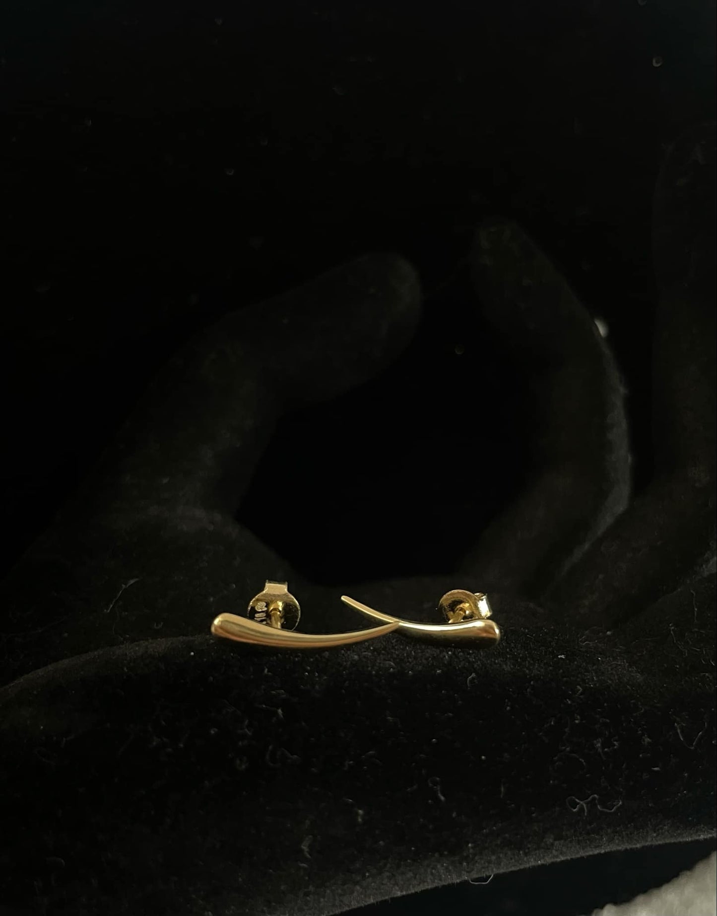 18k Saudi Gold Earrings – 1.15 grams