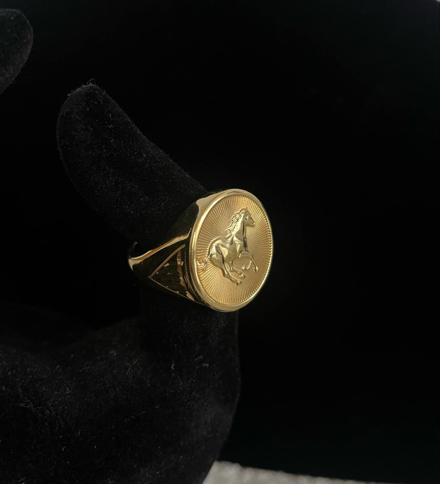 WG03528 R, 18k Saudi Gold Ring – 4.56 grams