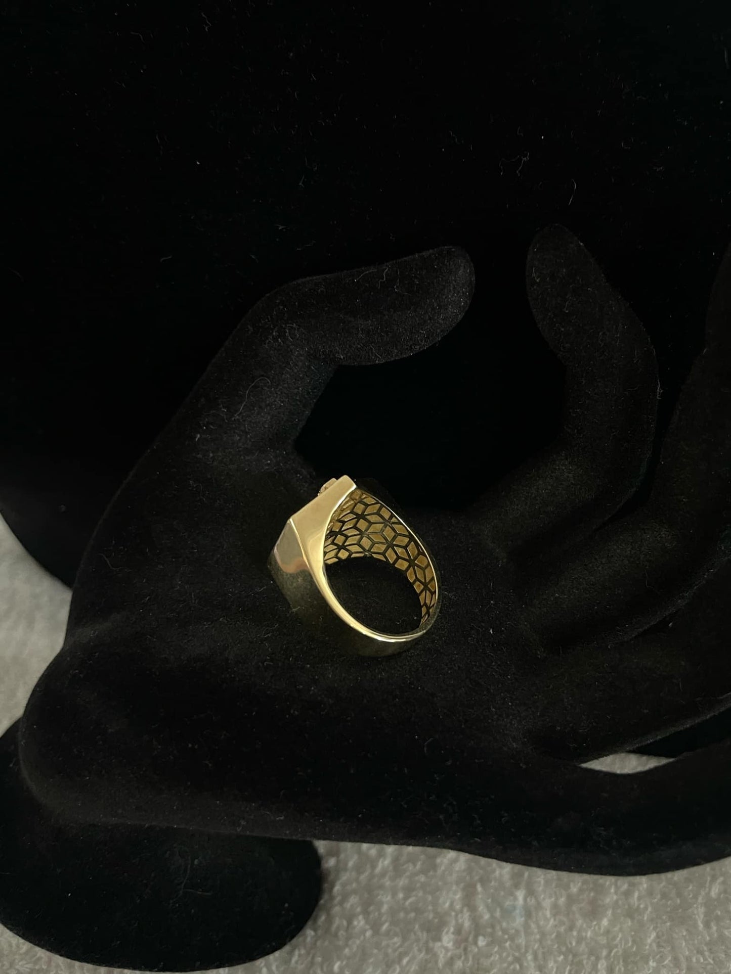 WG03530 R, 18k Saudi Gold Ring – 7.62 grams