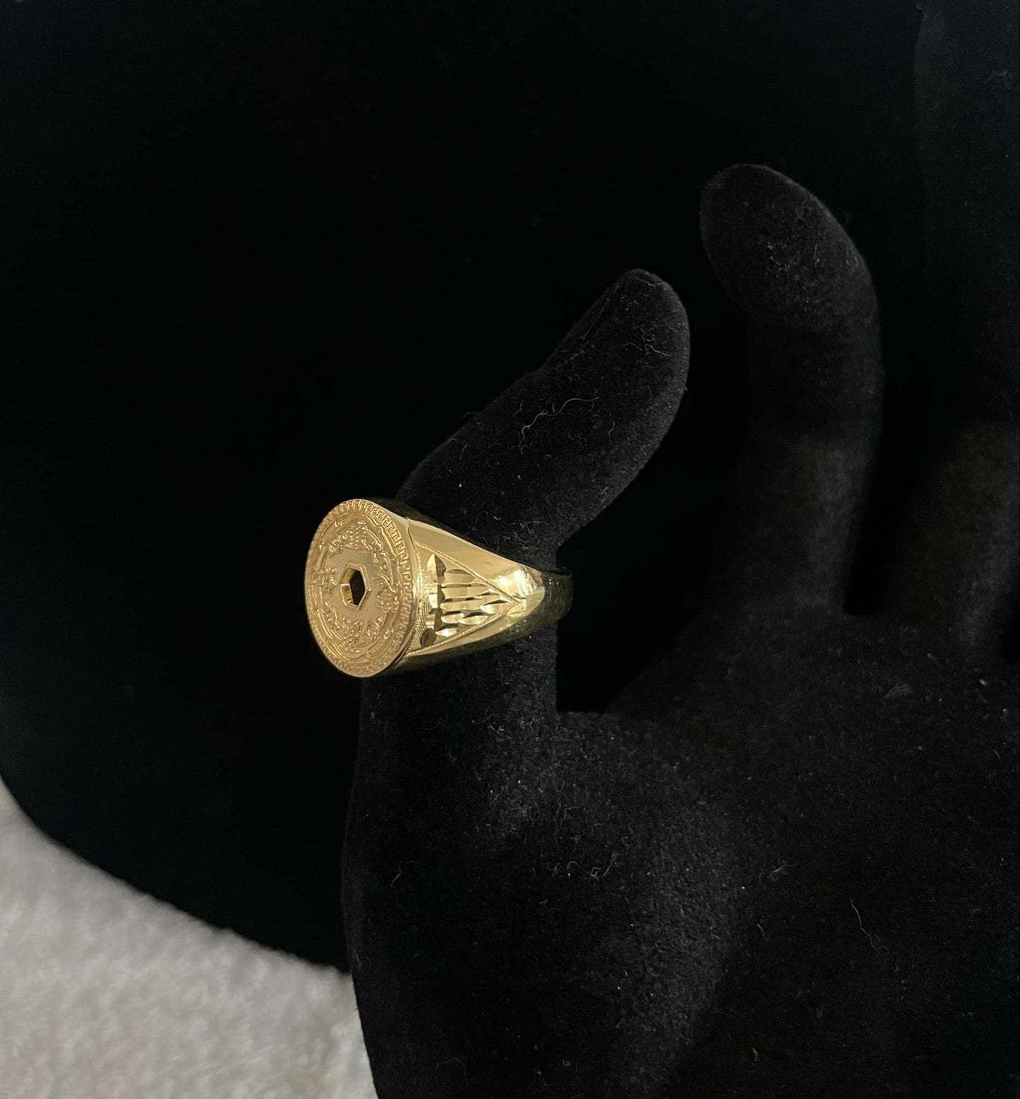 WG03468 R, 18k Saudi Gold Ring β 4.06 grams