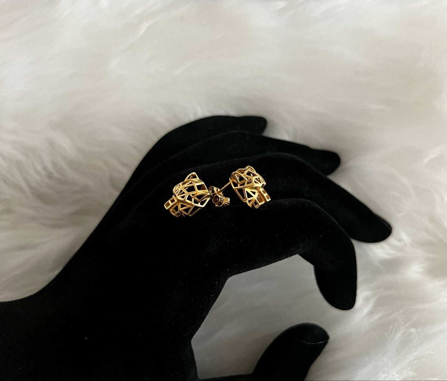 WG003649 18k Saudi Gold Earrings 2.73g