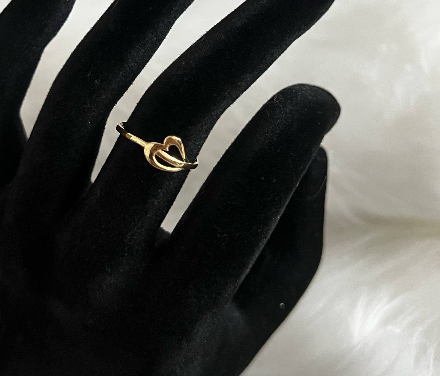 WG003550 18k Saudi Gold Ring - size 6.5 .93g