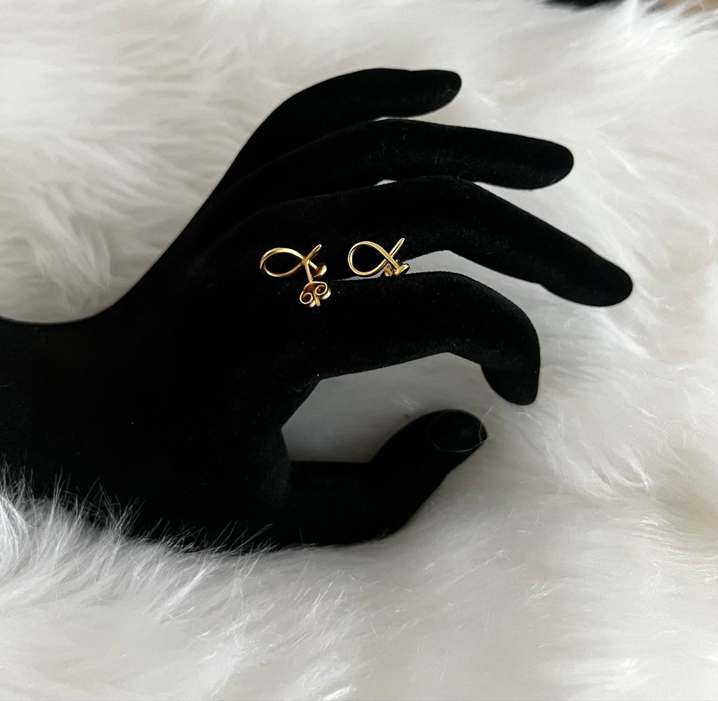 WG003548 18k Saudi Gold Earrings - 1.63g