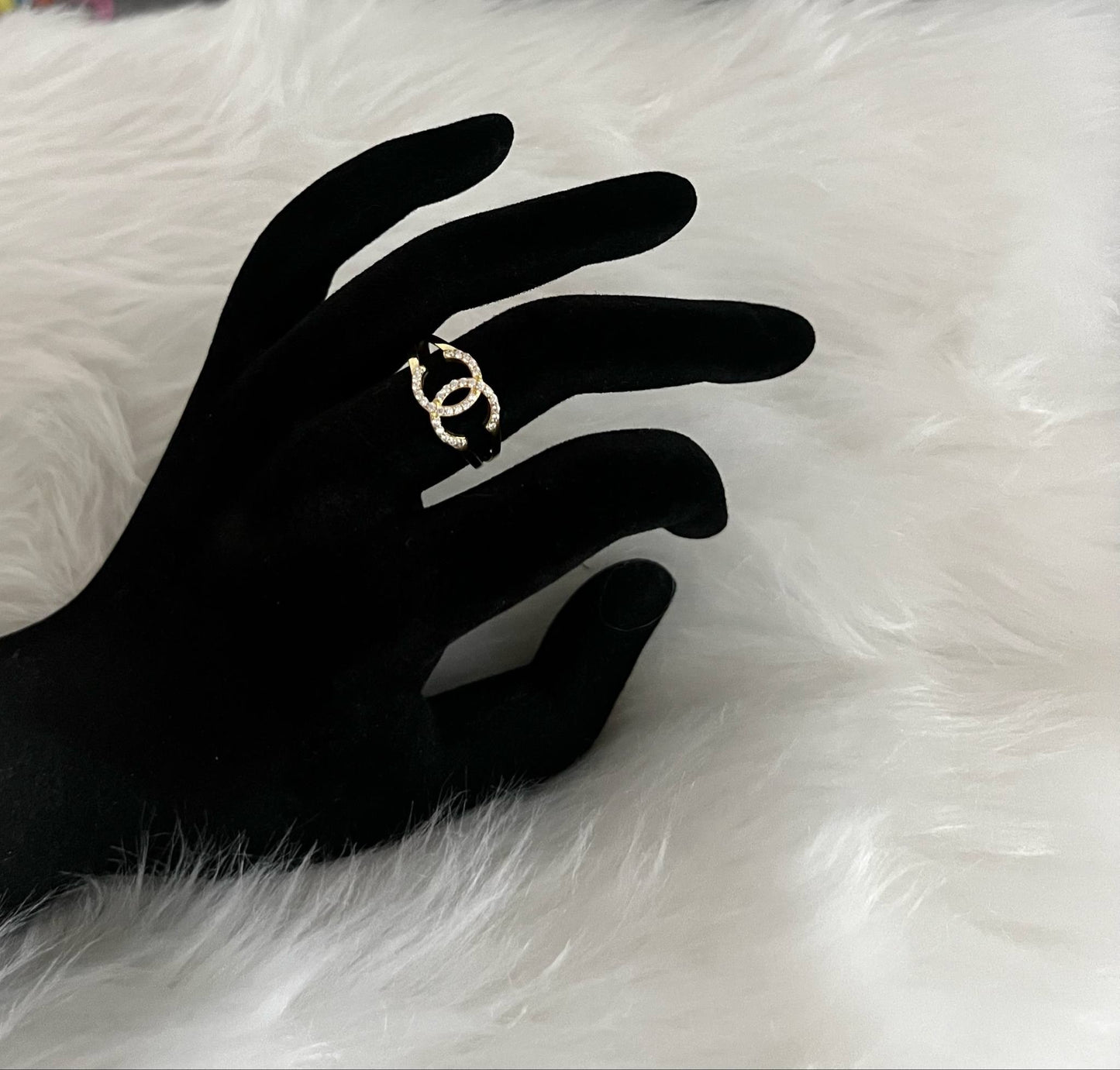 WG003697 18k Saudi Gold Ring - size 8 1.95g
