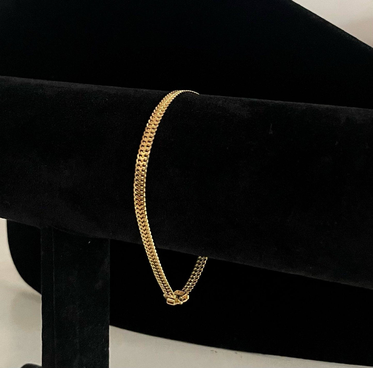 WG003537 18k Saudi Gold Bracelet - size 7.5", 5.70g