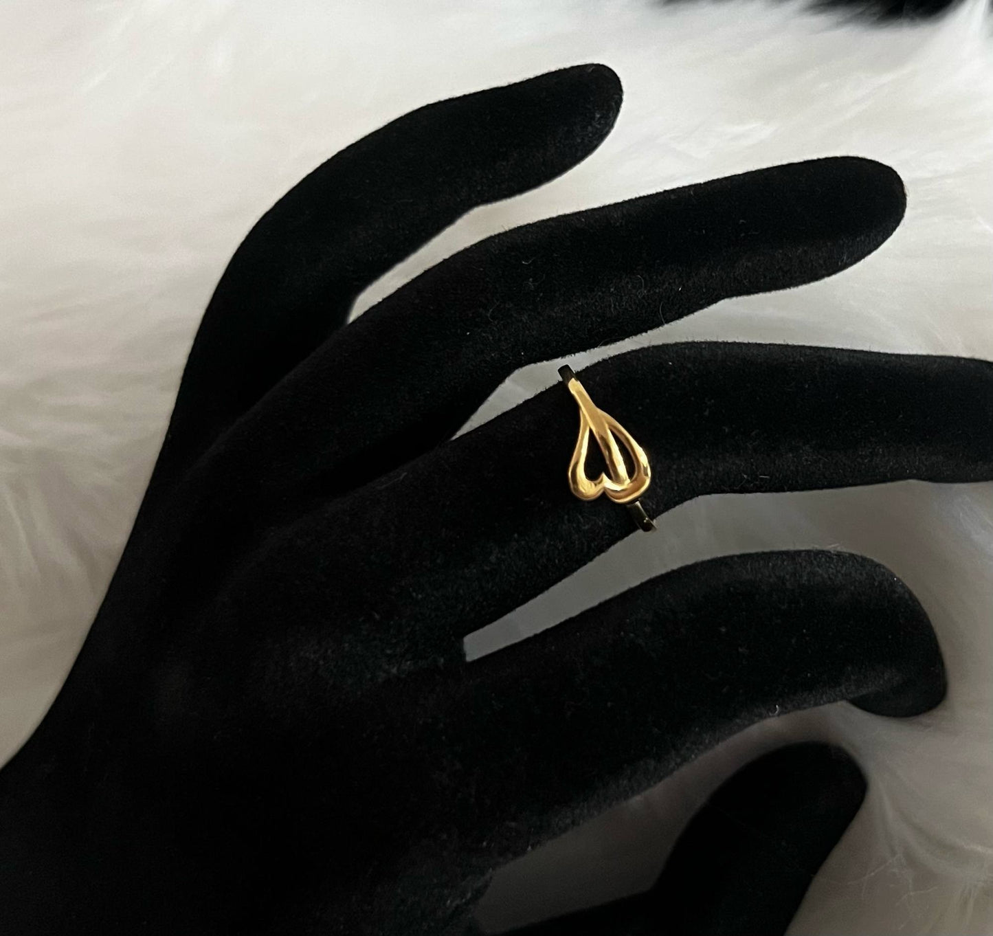 WG003553 18k Saudi Gold Ring - size 6, .92g