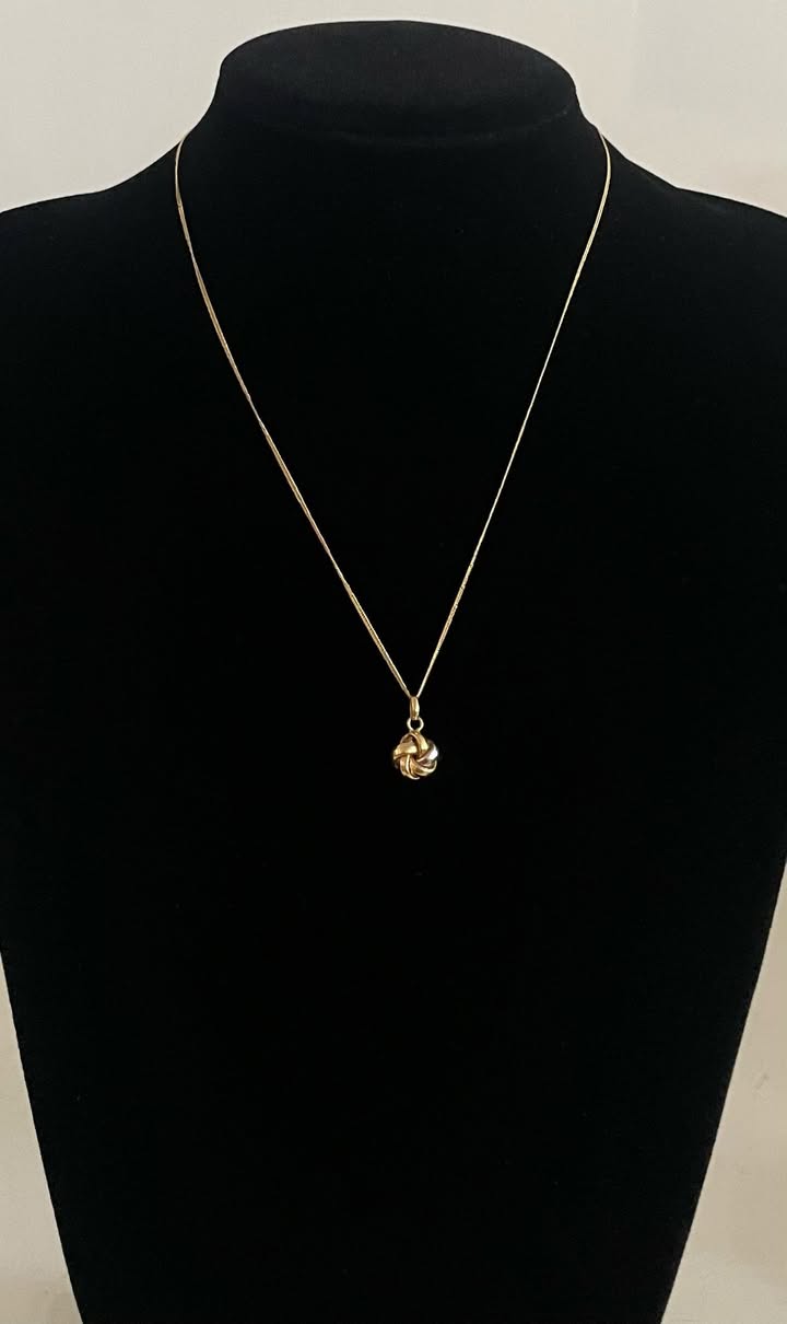 WG003692 18k Saudi Gold Necklace - size 18" 1.81g