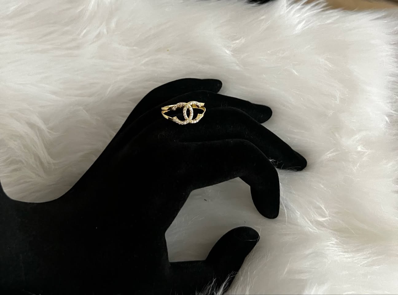 WG003698 18k Saudi Gold Ring - size 6 1.87g