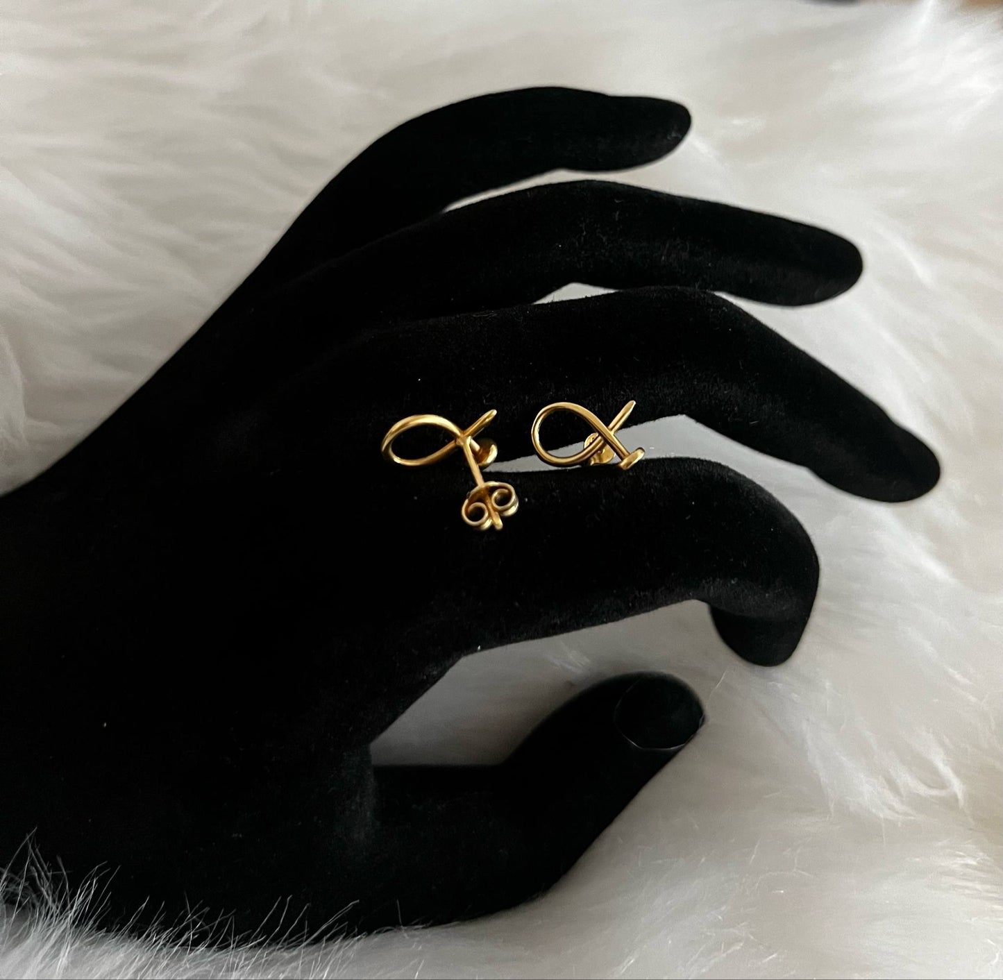 WG003548 18k Saudi Gold Earrings - 1.63g