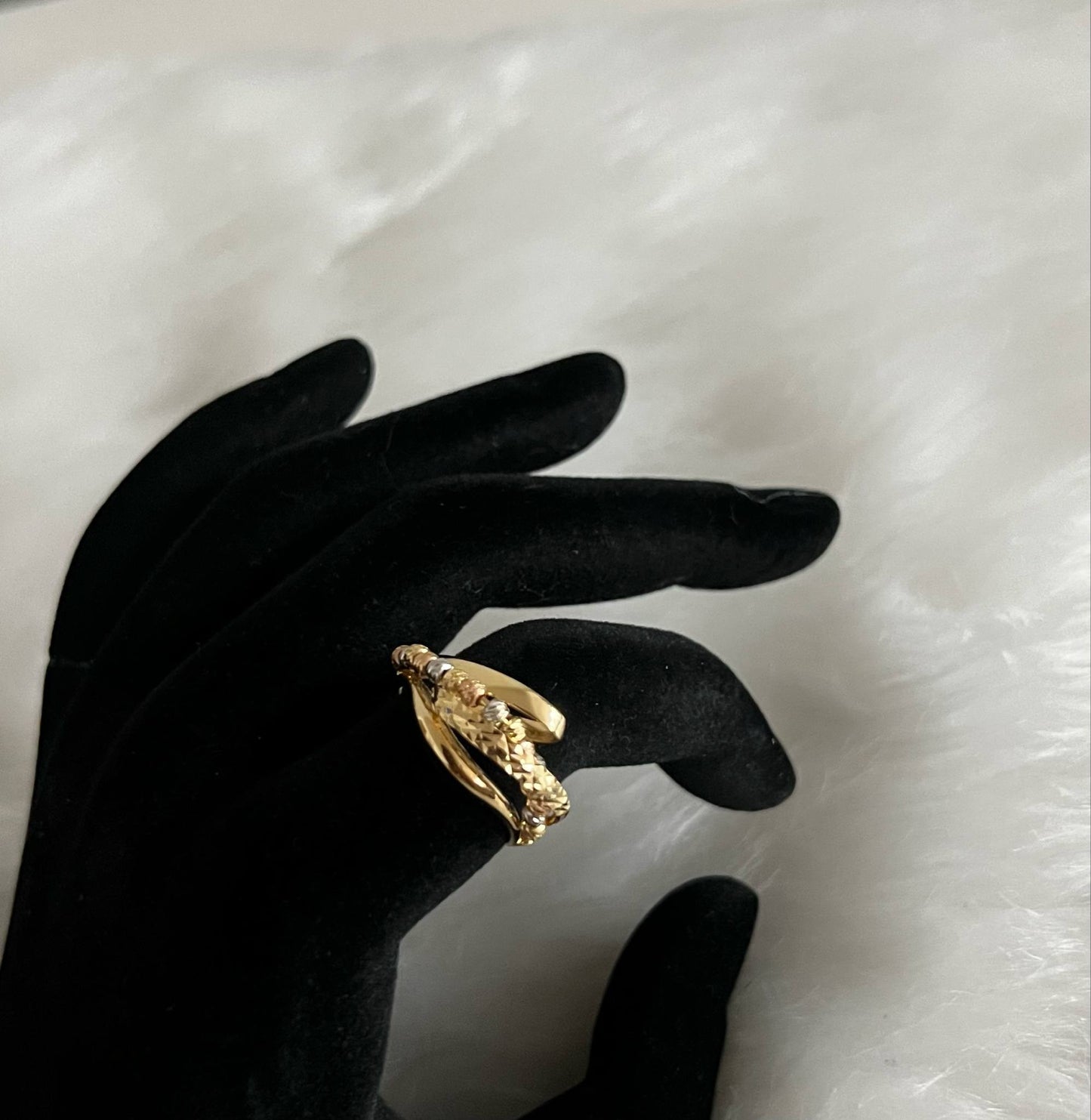 WG003679 18k Saudi Gold Ring - size 7, 3.36g