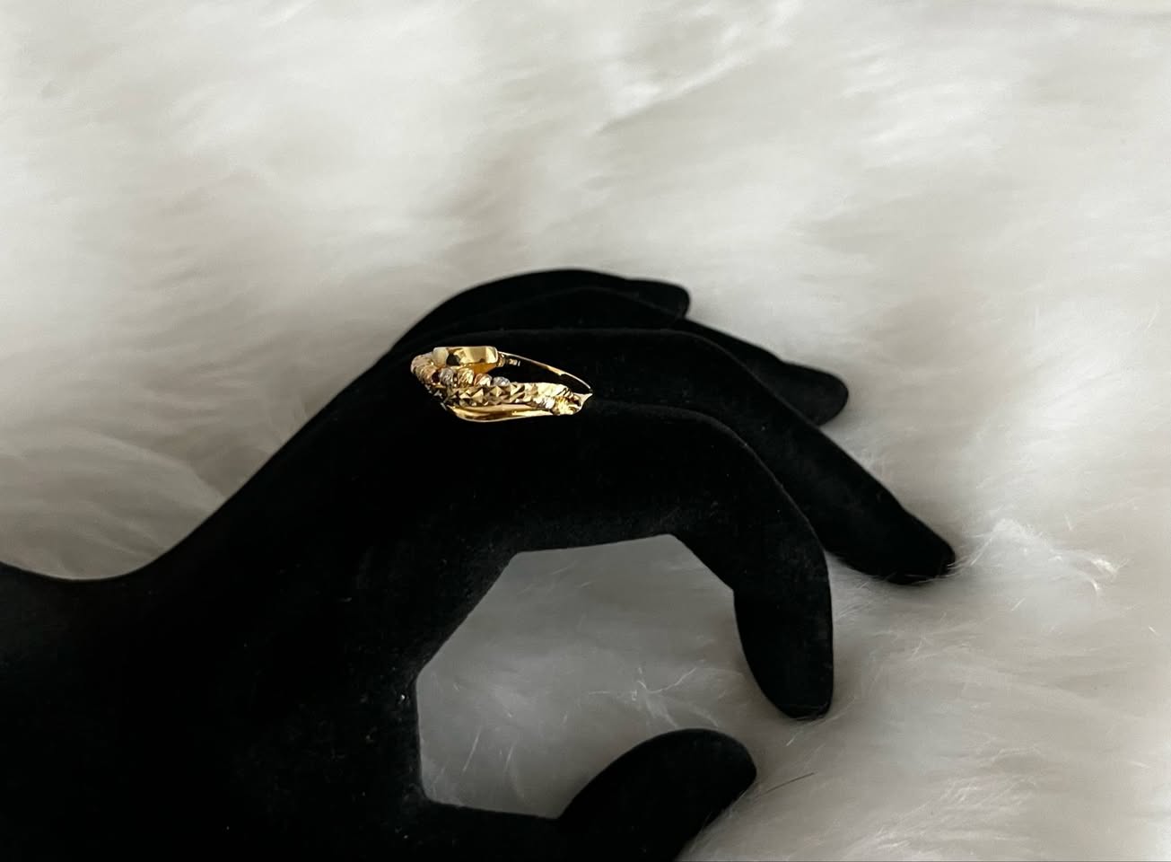 WG003679 18k Saudi Gold Ring - size 7, 3.36g