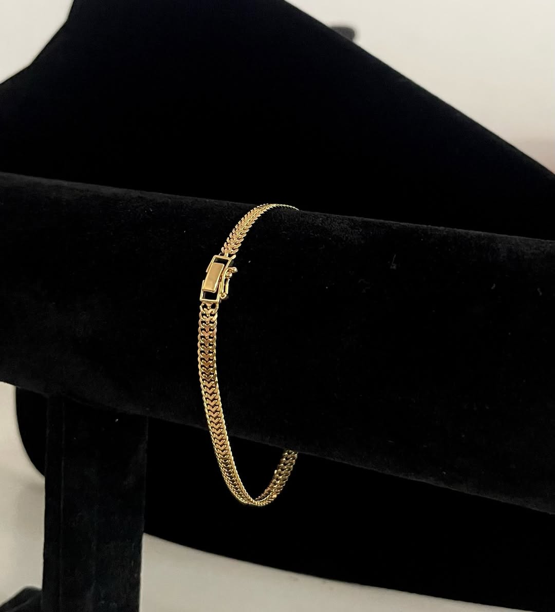WG003537 18k Saudi Gold Bracelet - size 7.5", 5.70g