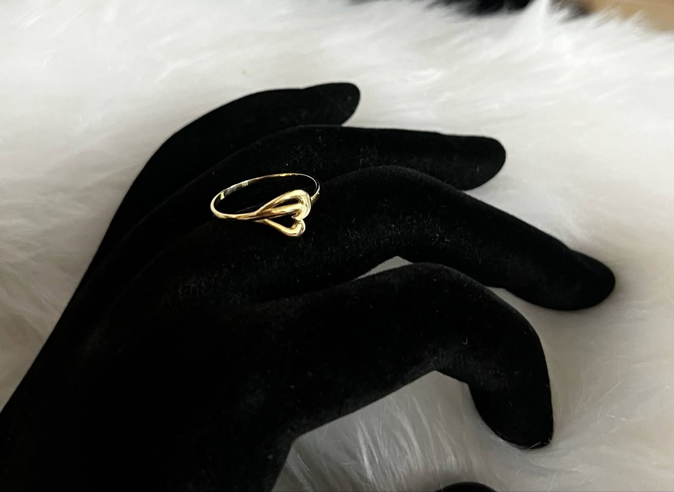 WG003553 18k Saudi Gold Ring - size 6, .92g