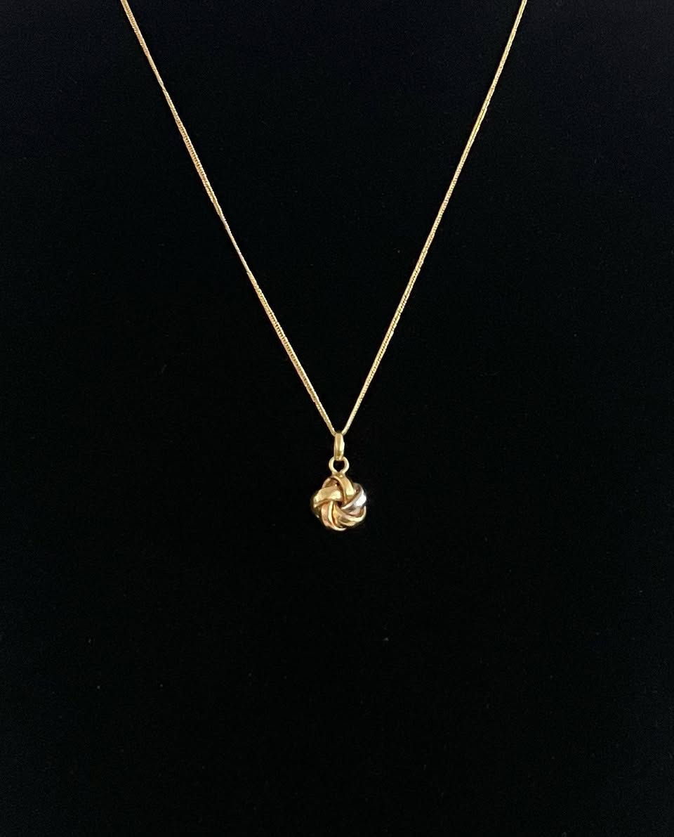 WG003692 18k Saudi Gold Necklace - size 18" 1.81g