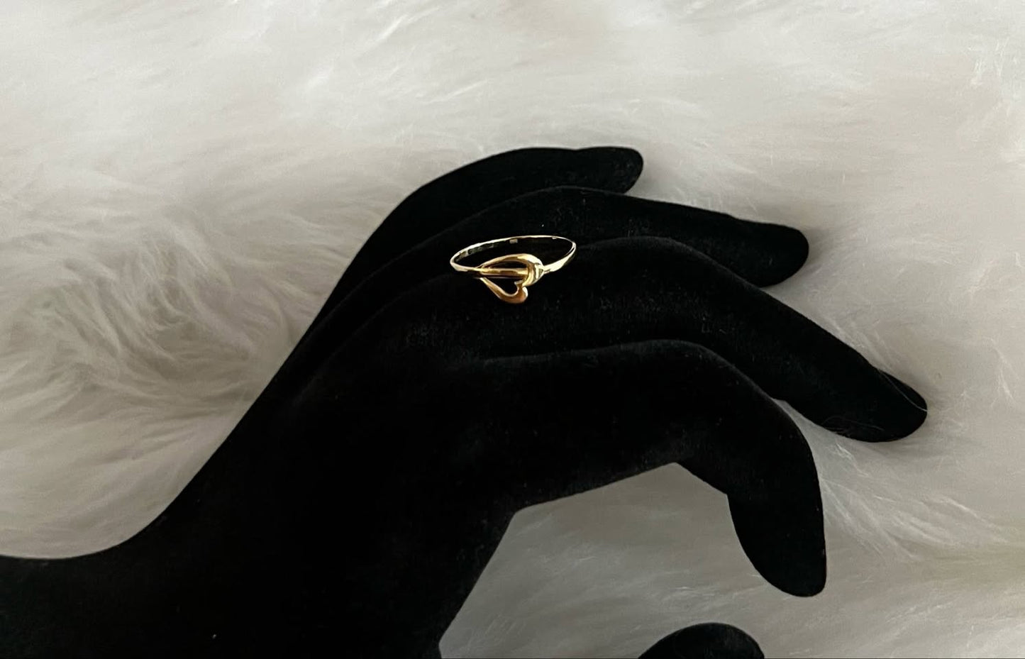 WG003550 18k Saudi Gold Ring - size 6.5 .93g