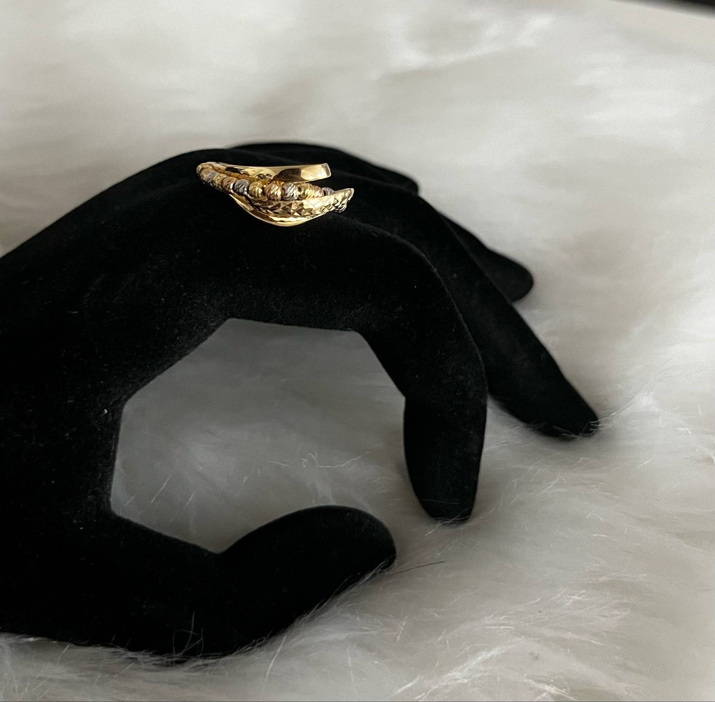 WG003679 18k Saudi Gold Ring - size 7, 3.36g