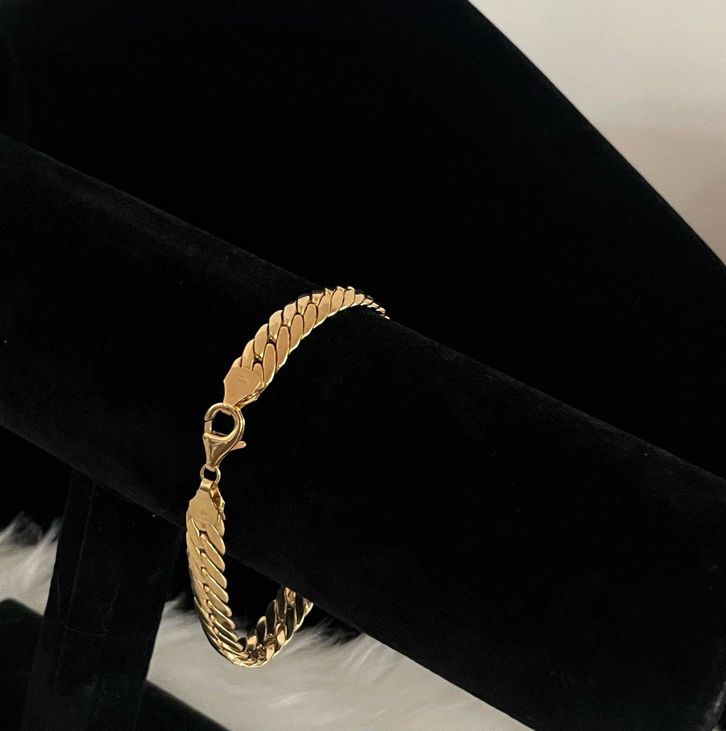 WG003545 18k Saudi Gold Bracelet - 8" 6.11g