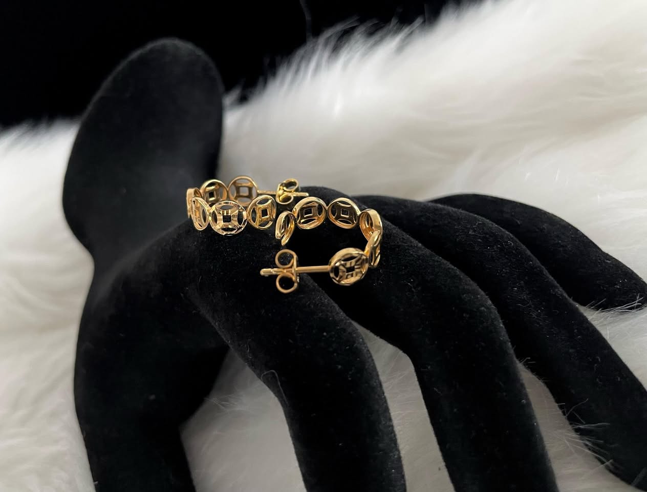 WG003652 18k Saudi Gold Earrings 2.84g