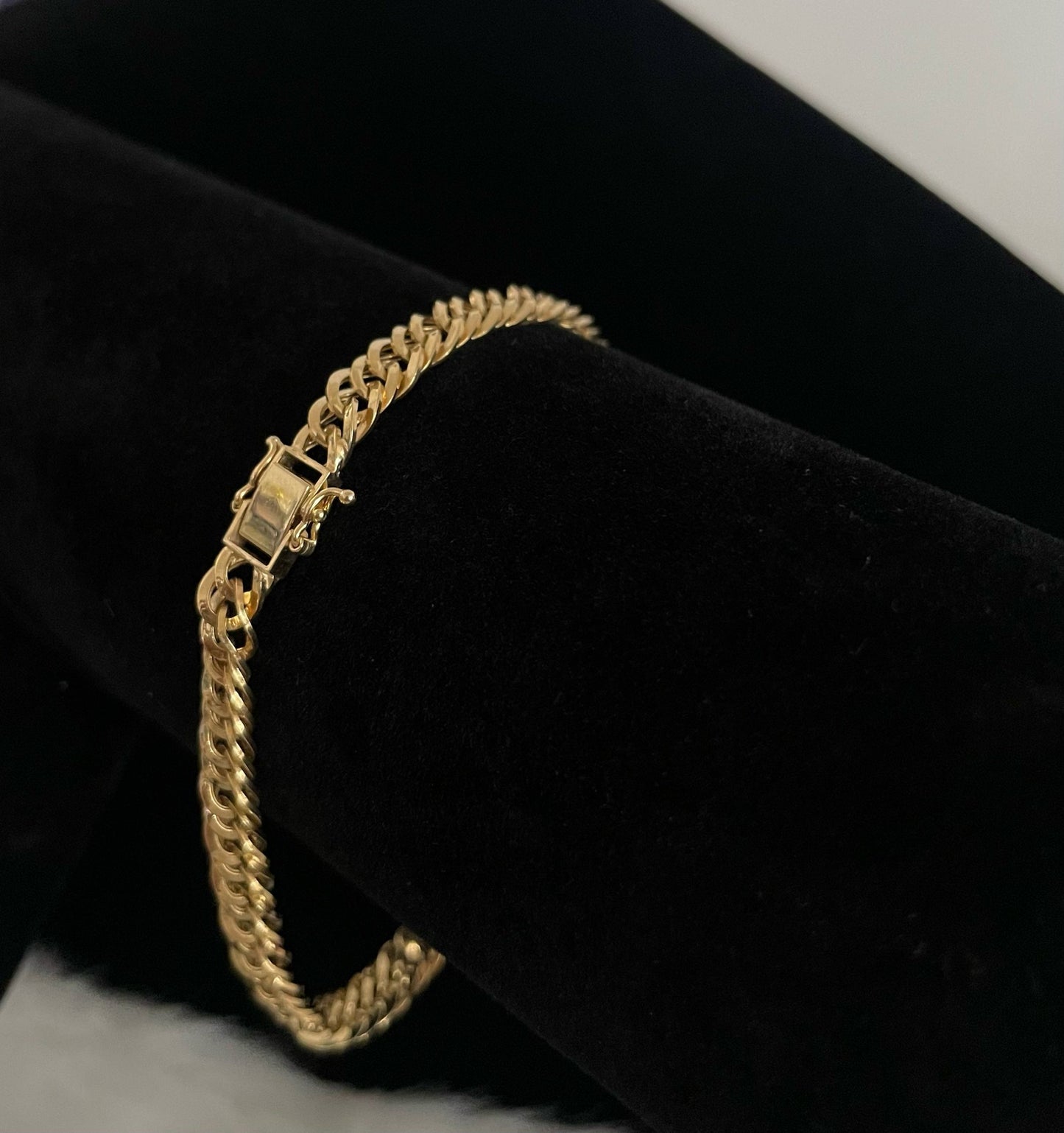 WG003668 18k Saudi Gold Bracelet - 8" 4.89g