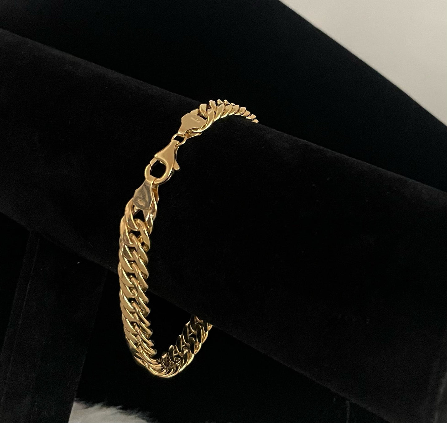 WG003655 18k Saudi Gold Bracelet - 8" 6.26g