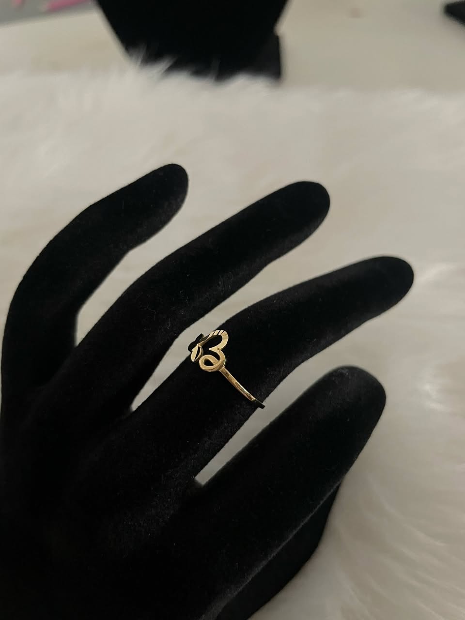 WG003554 18k Saudi Gold Ring -size 6.5 .79g