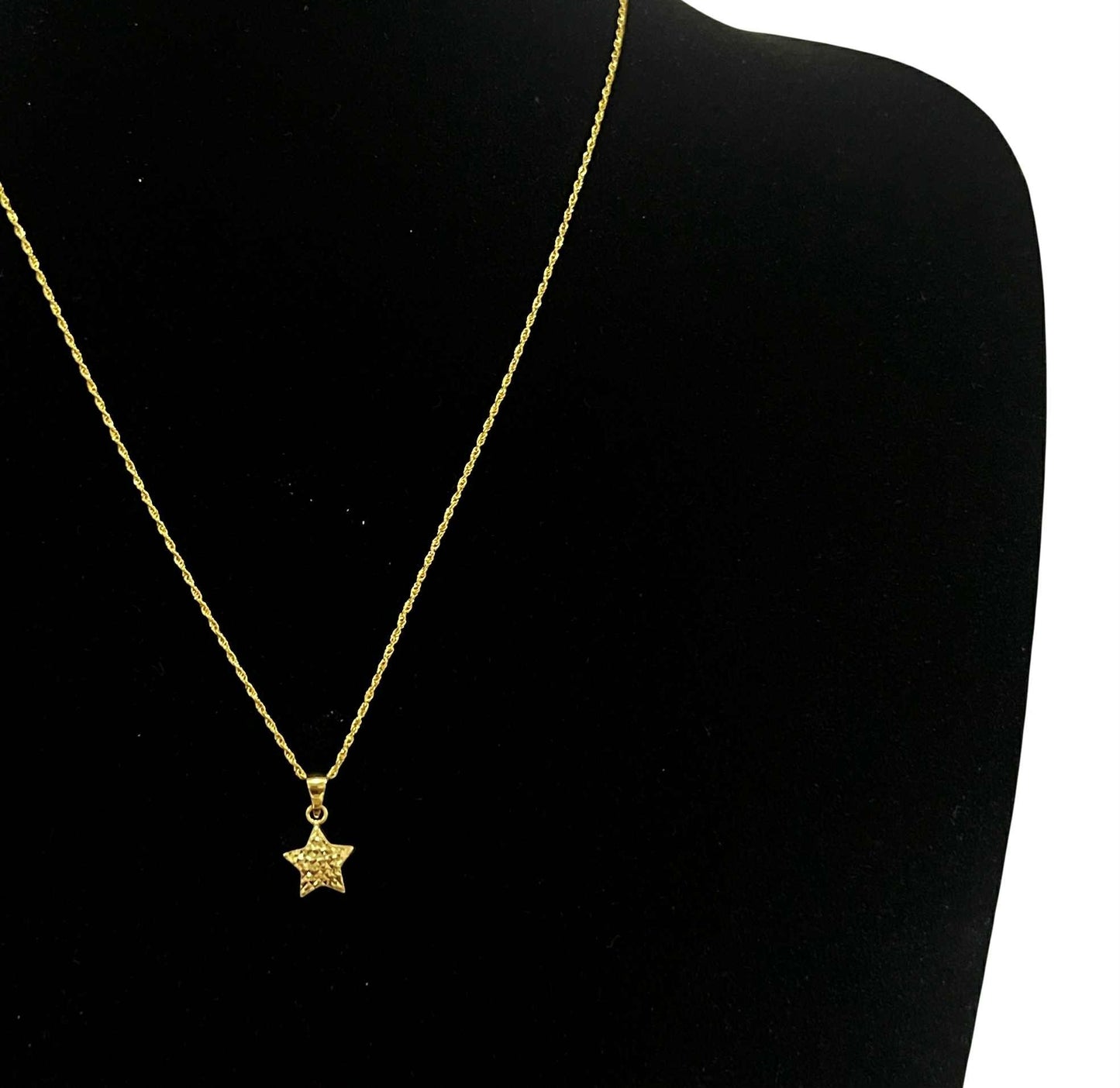 CM00030 N 18k Saudi Gold Necklace 17.5" .91g