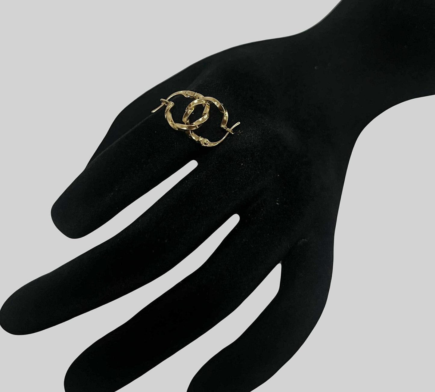CM00053 E 18k Saudi Gold Earrings .69g