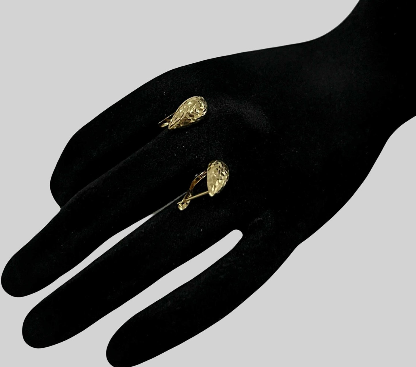 CM00047 E 18k Saudi Gold Earrings 1.71g
