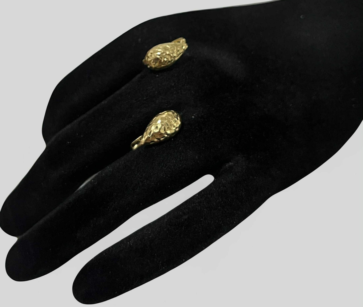 CM00047 E 18k Saudi Gold Earrings 1.71g