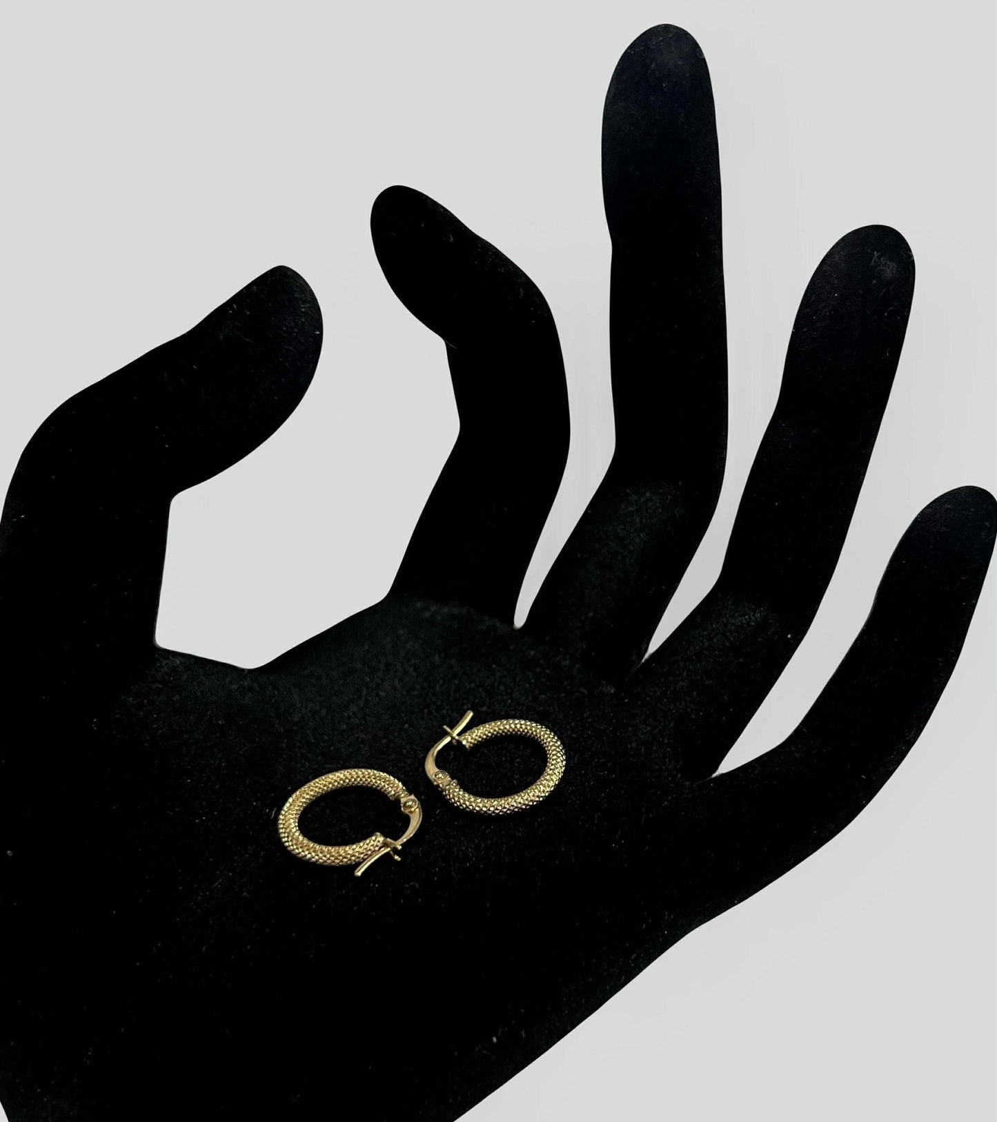 CM00056 E 18k Saudi Gold Earrings .94g