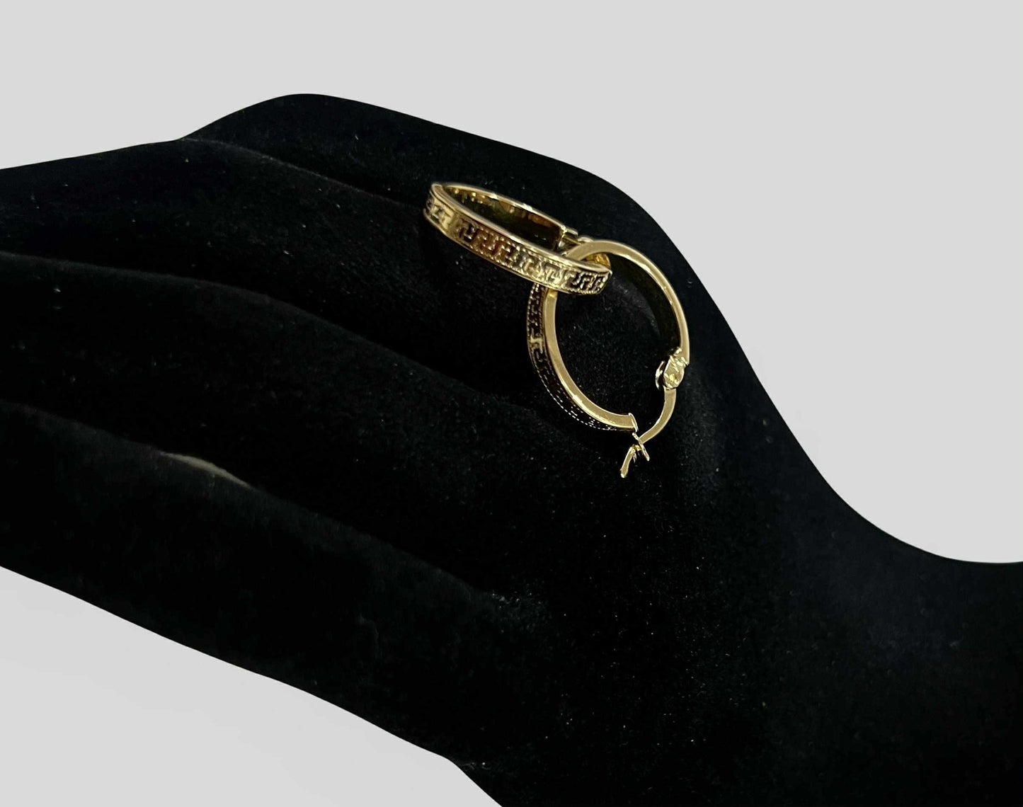 CM00073 E 18k Saudi Gold Earrings 1.79g