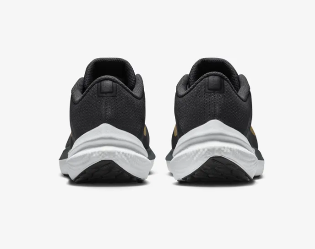 Air Winflo 10 Size 7 Shoes