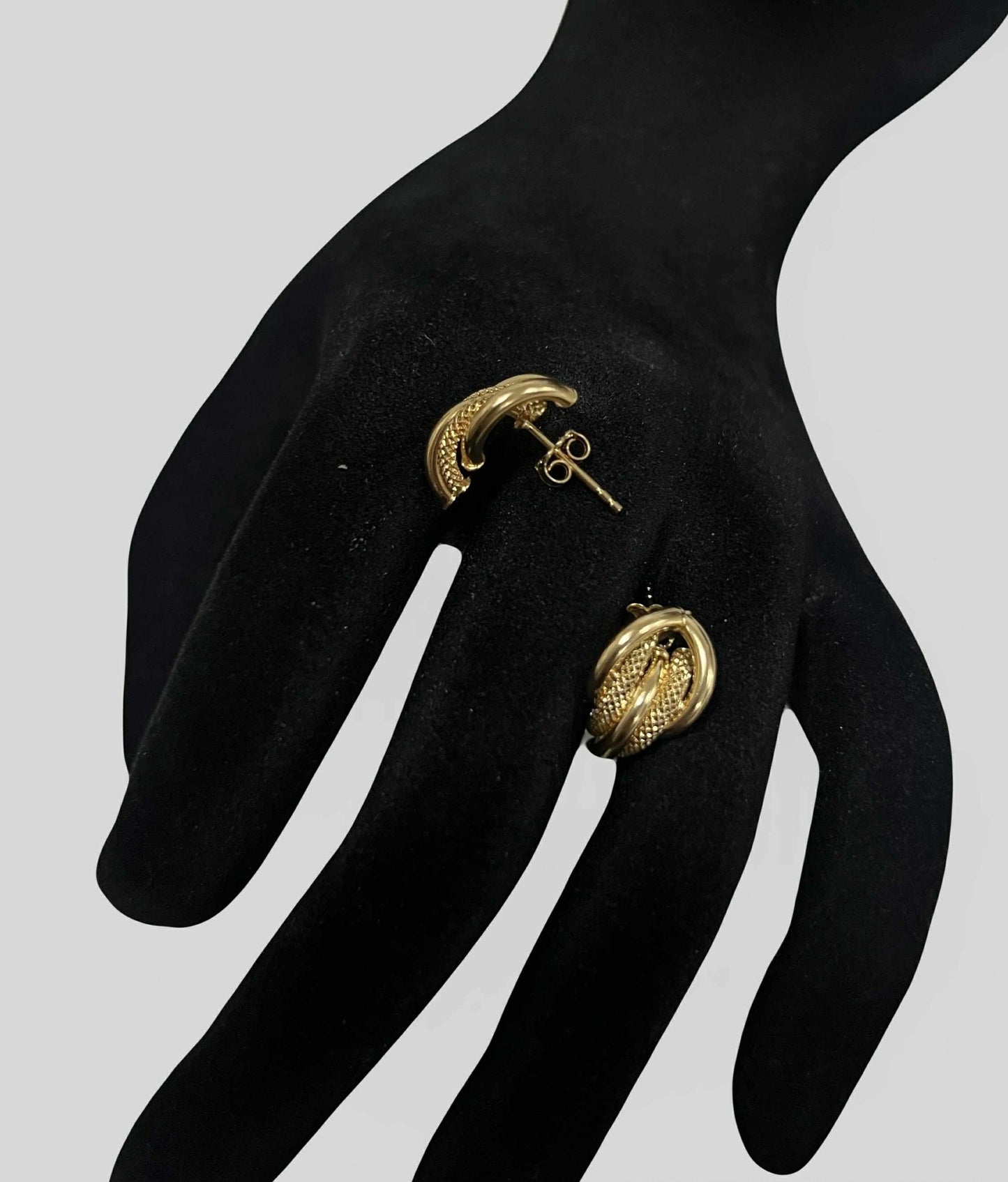 CM00049 E 18k Saudi Gold Earrings 1.28g