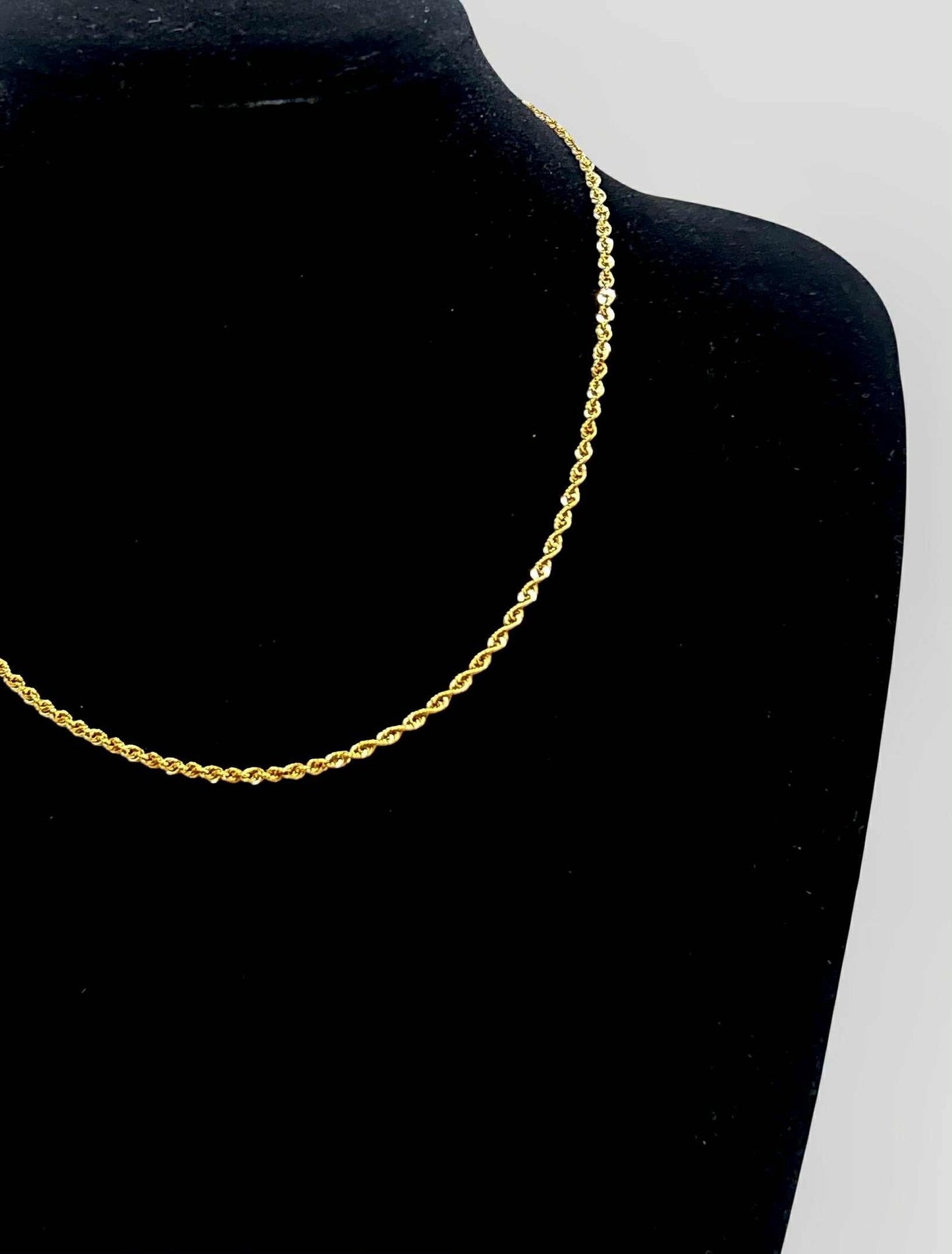 WG003638 N 18k Saudi Gold Necklace 18" 2.78g