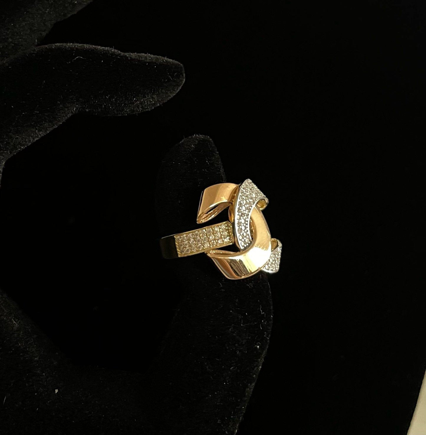 WG003680 R 18k Saudi Gold Ring - size 6, 4.77g