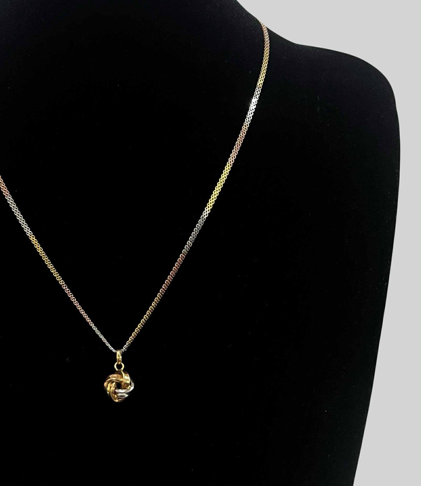 WG003710 N 18k Saudi Gold Necklace 19.5" 4.53g