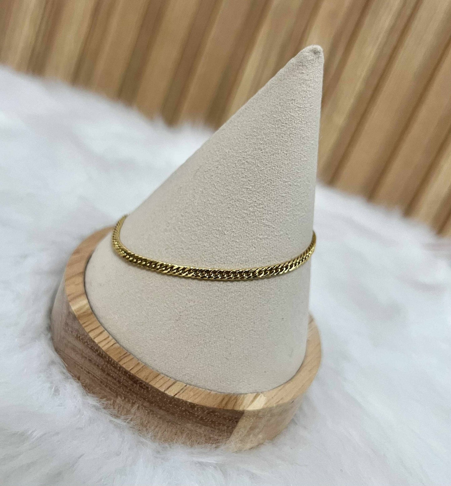 WG003828 B 18k Saudi Gold 7" 1.70g