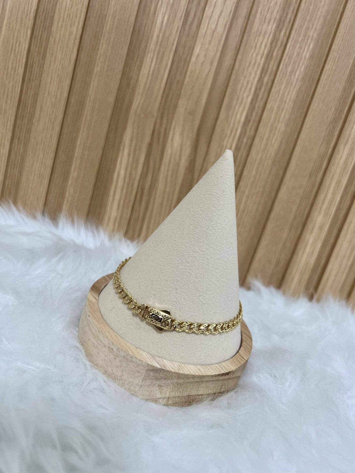 WG003851 Bracelet 18k Saudi Gold 8" 6.67g