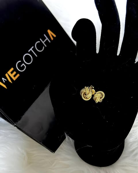 WG02218 E, 18k Saudi Gold Earrings β 2.1 grams