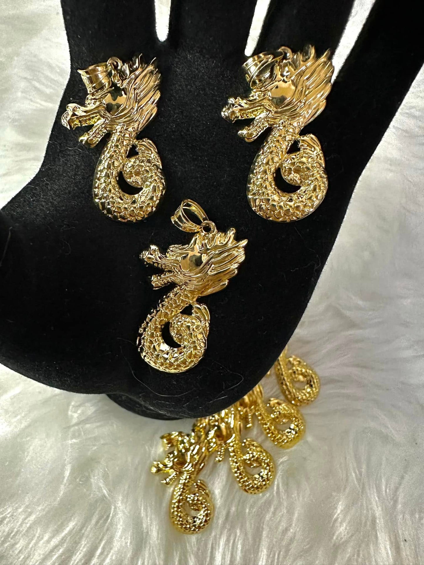 WG02499 P6 , 18k Saudi Gold Pendant β 1.36 grams