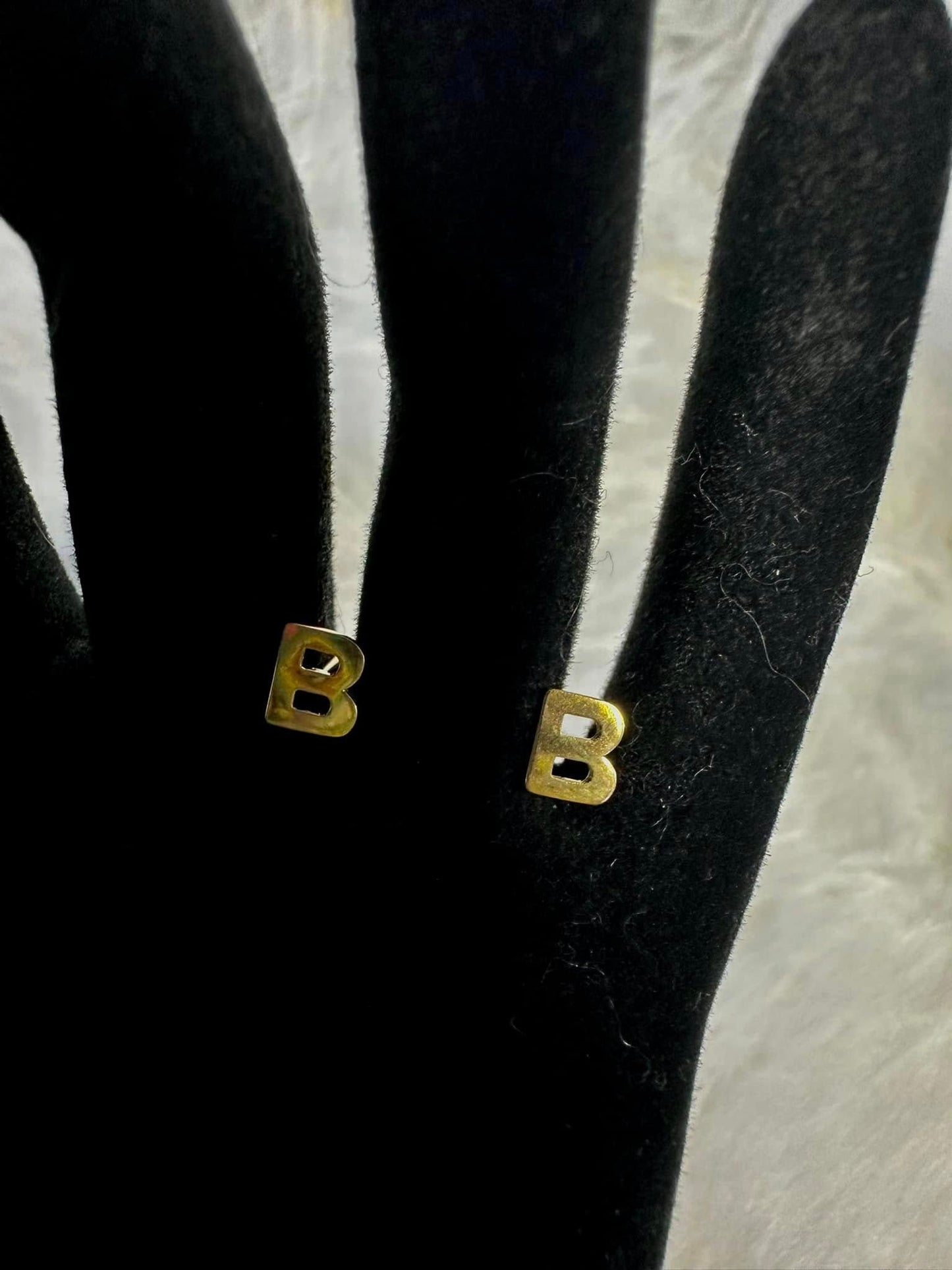WG02611 B E, 18k Saudi Gold Earrings – 0.81 grams