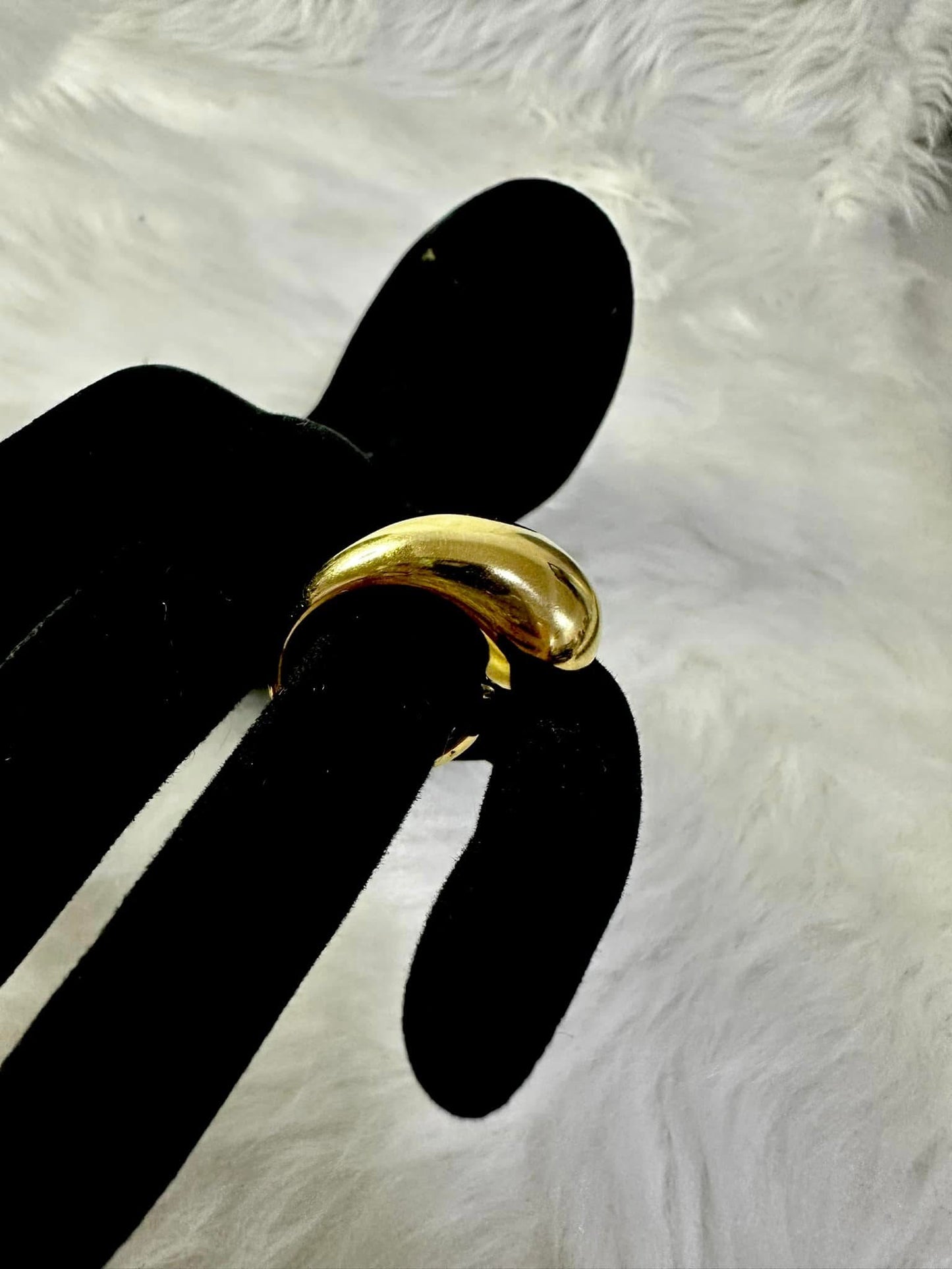 WG02837 R 18k Saudi Gold Ring β 4.45 grams