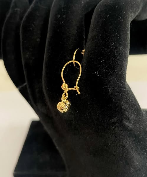 WG03427 E, 18k Saudi Gold Earrings – 1.13 grams