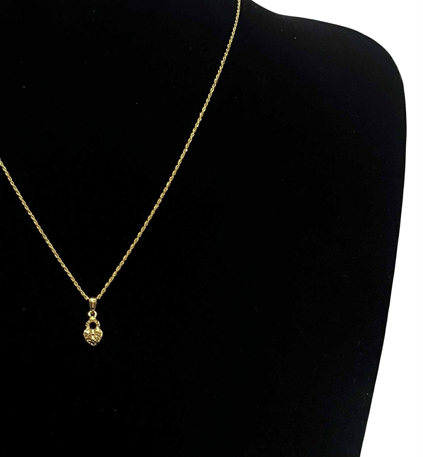 WG03560 N 18k Saudi Gold Necklace 17.5" .79g
